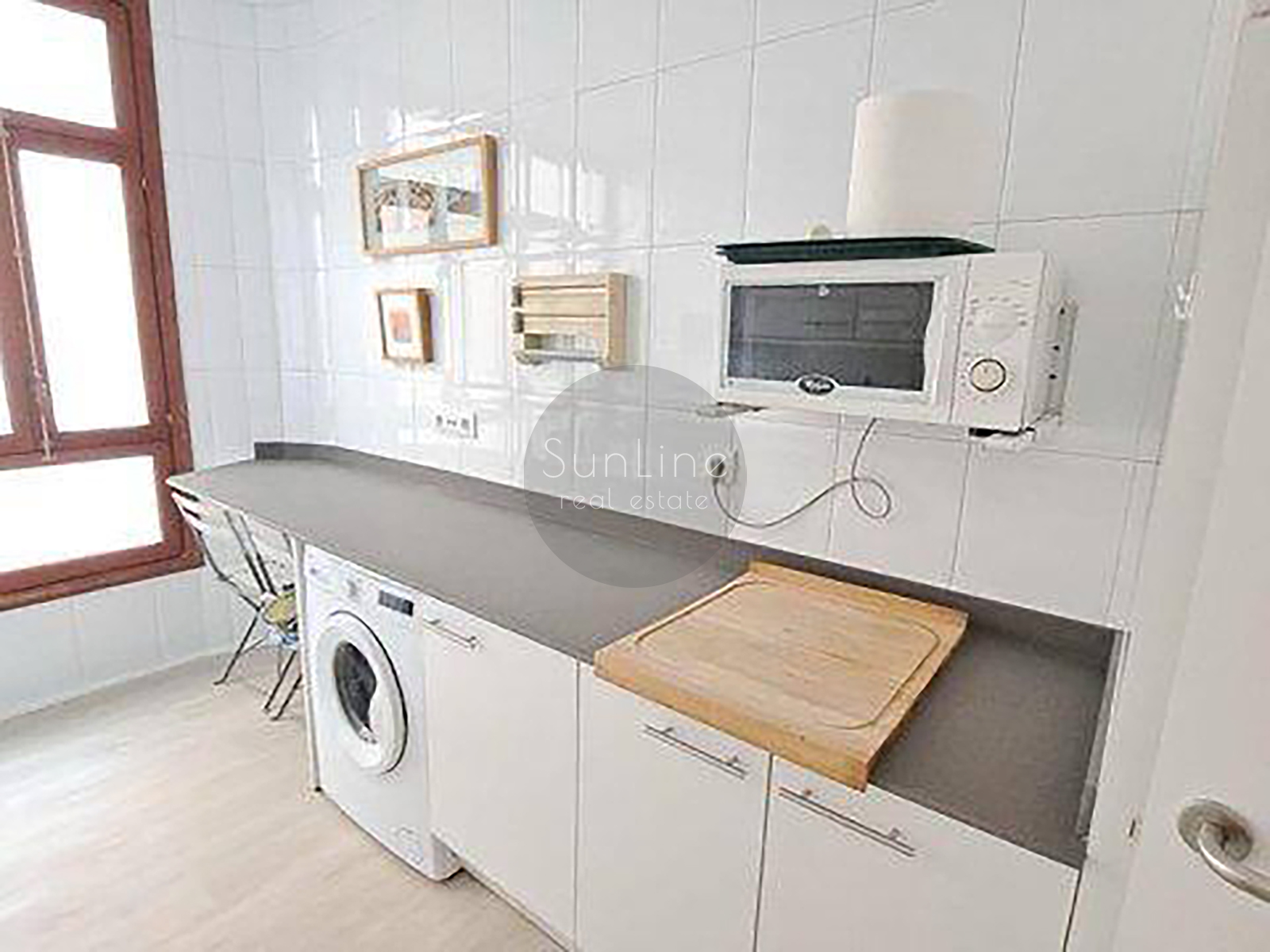 Apartment for rent with new renovation and modern furniture near Valencia's main attractions