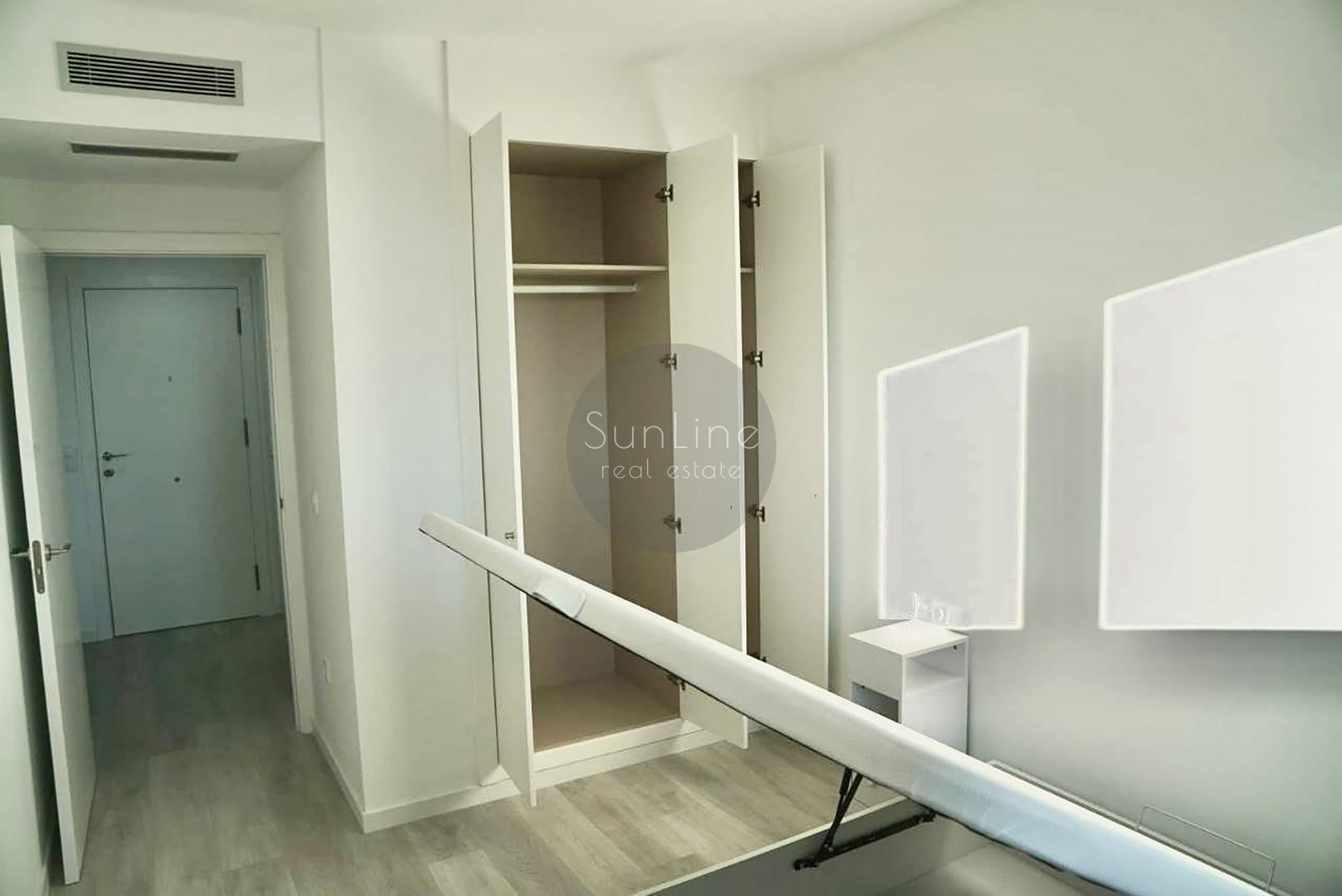 Rent of a modern apartment with a terrace and views of the City of Arts and Sciences