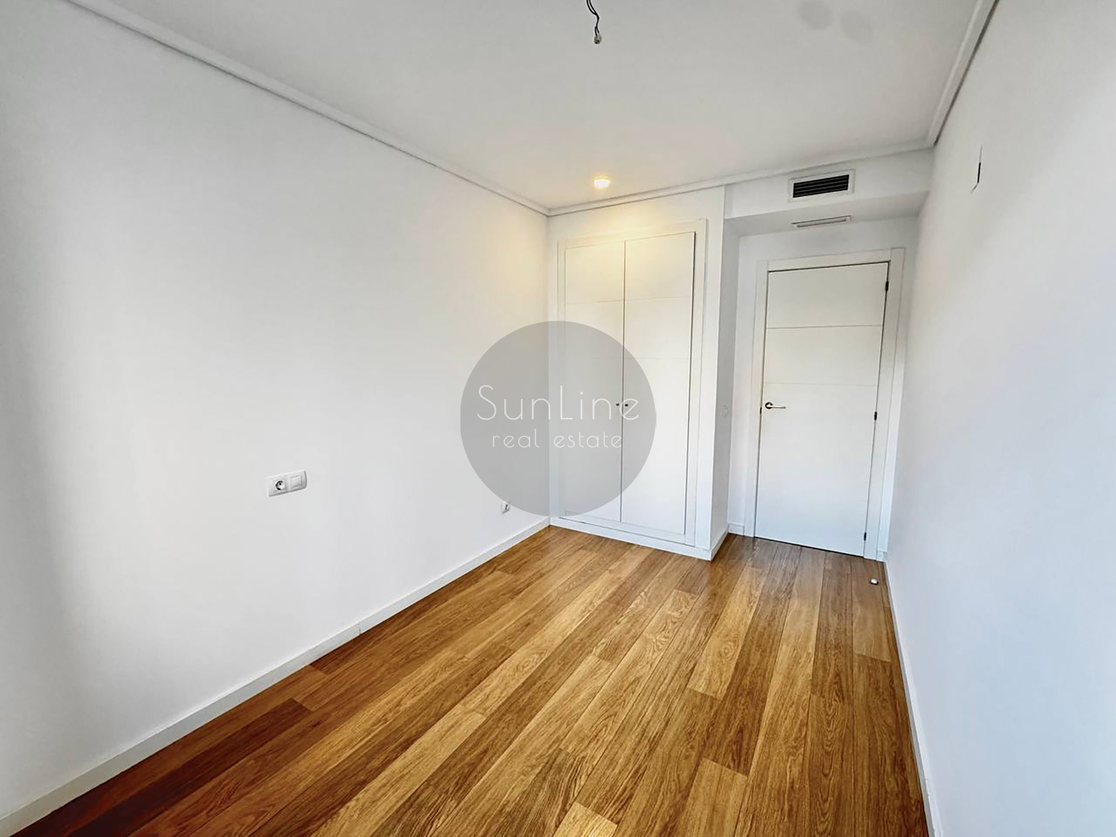 Renting a modern apartment with a pool a few minutes from downtown Valencia