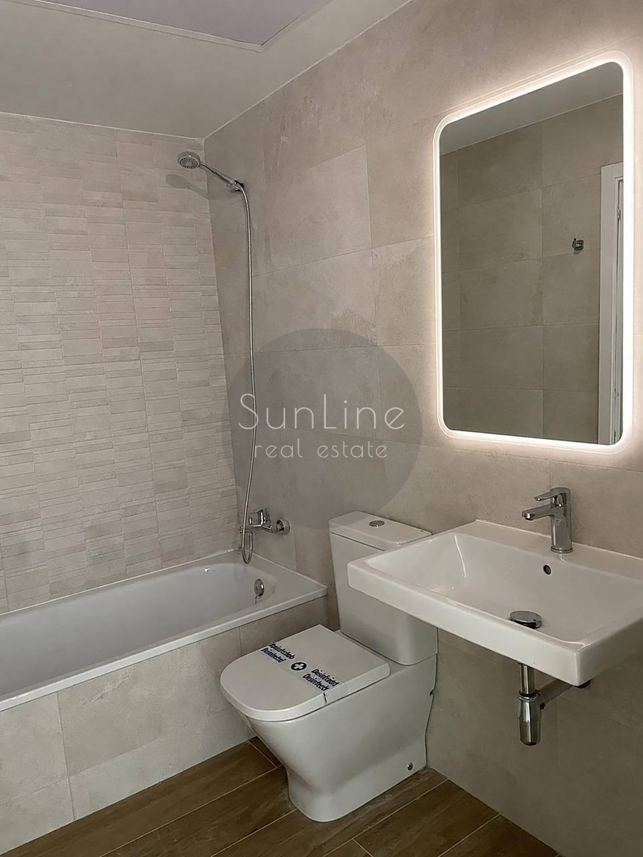 Renting a penthouse with two private terraces, garage and pool in Safranar