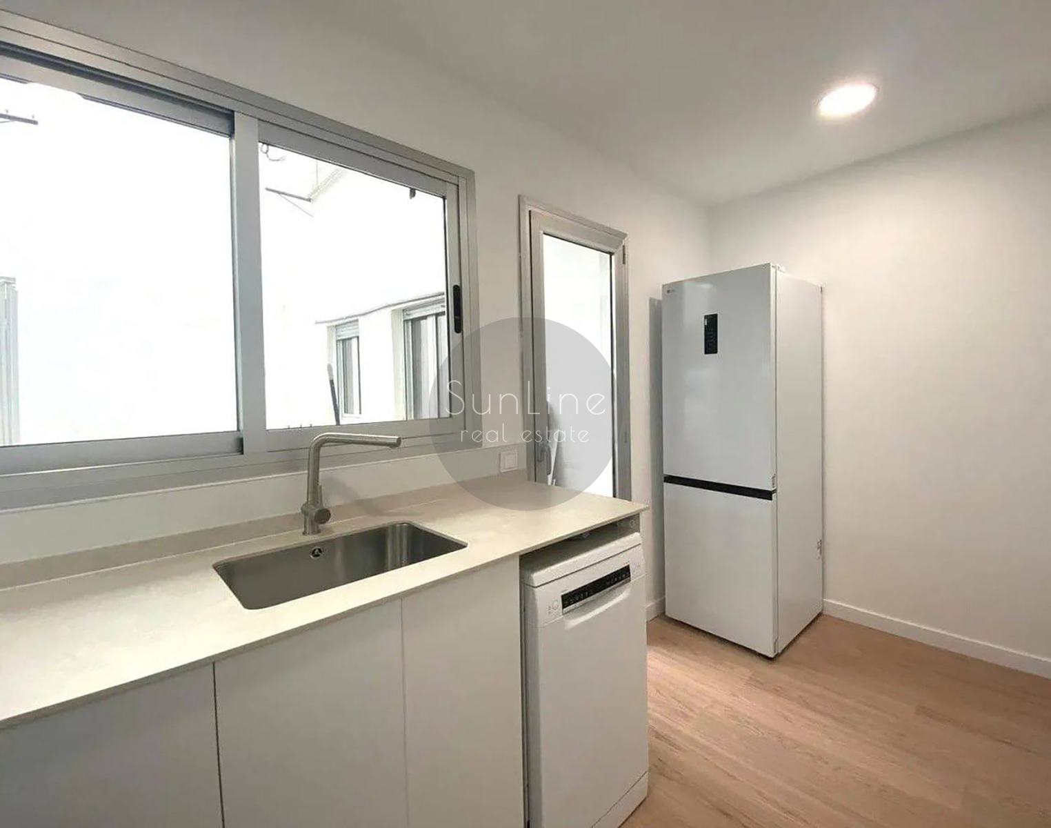 Renting a furnished apartment tailored to your taste with a balcony in a prestigious district