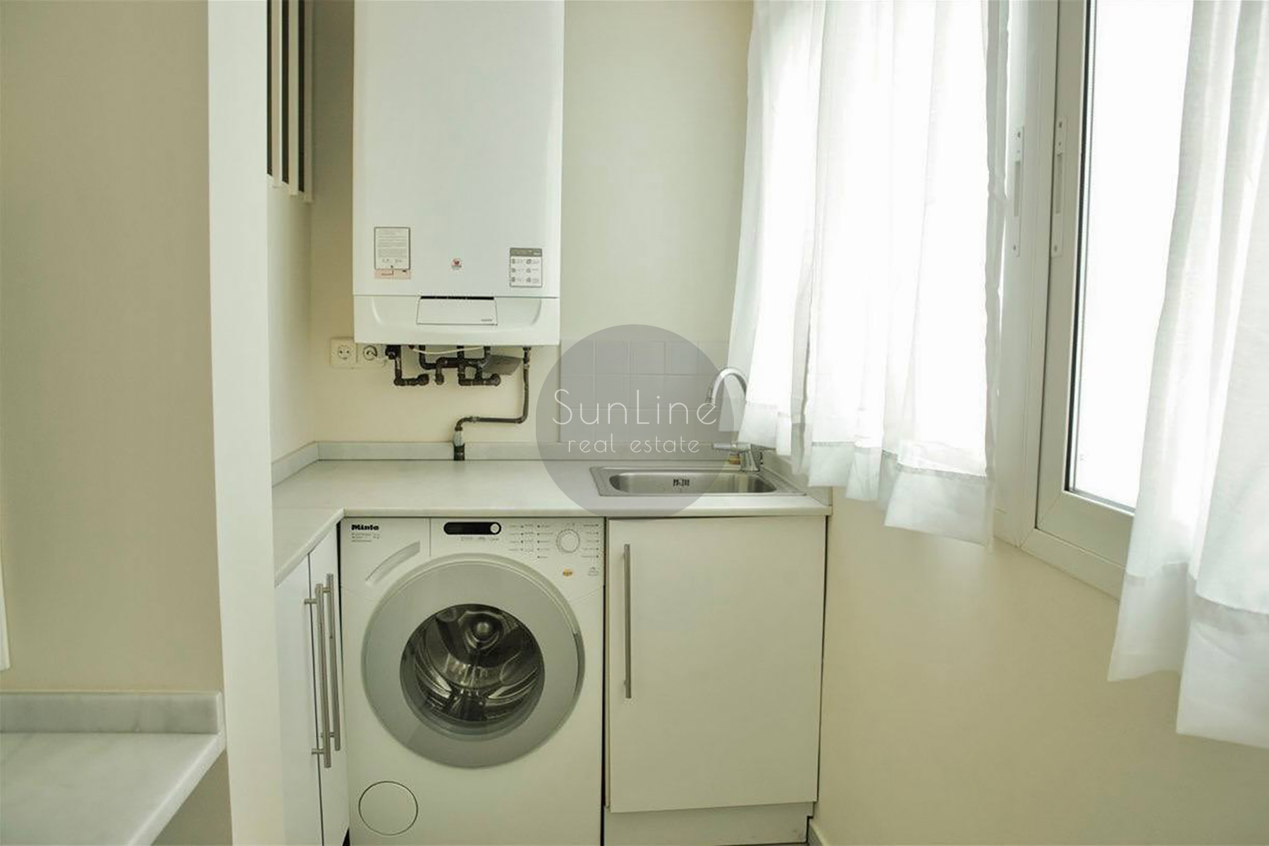 Apartment for rent on the 14th floor with a terrace and panoramic view of Valencia