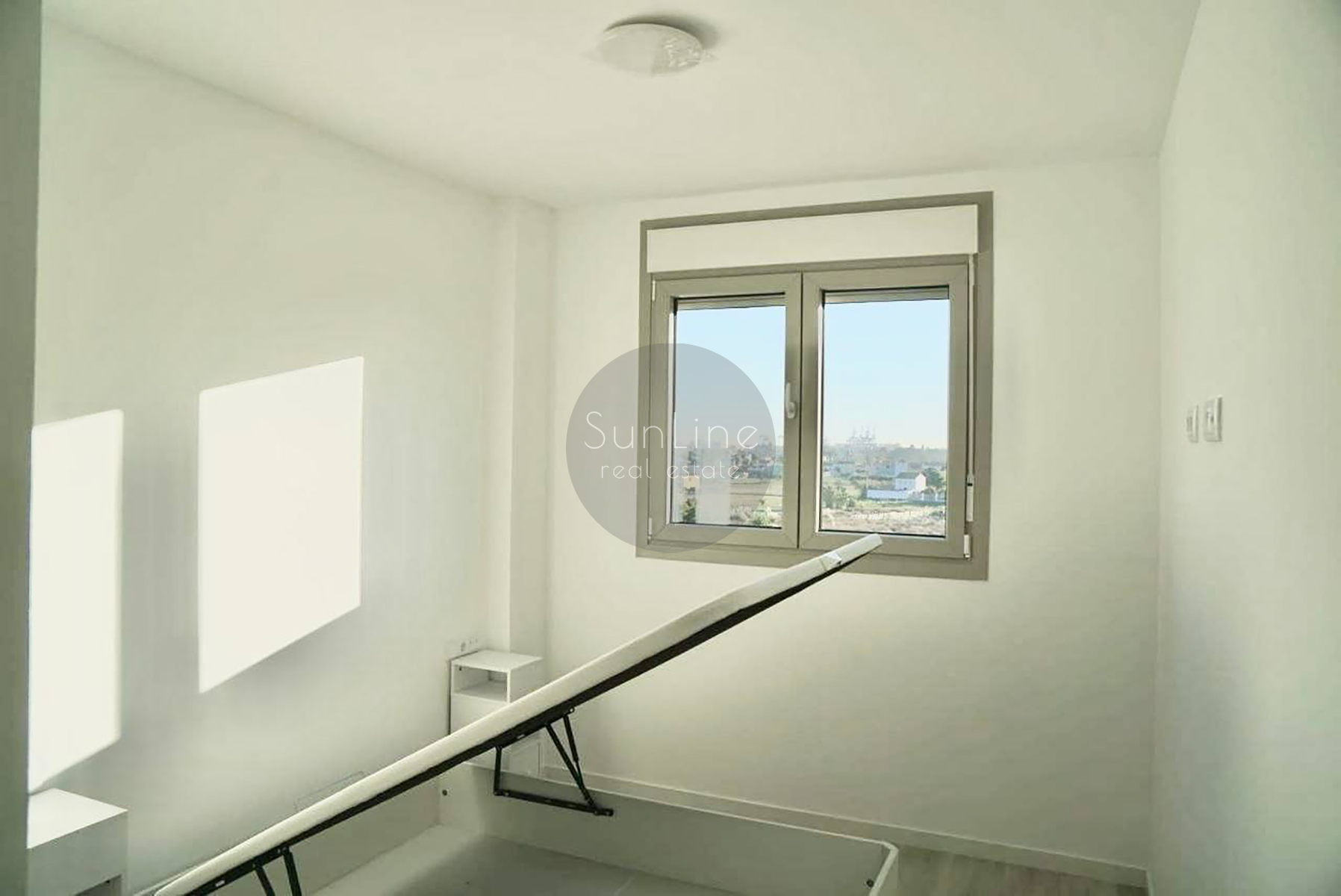 Rent of a modern apartment with a terrace and views of the City of Arts and Sciences