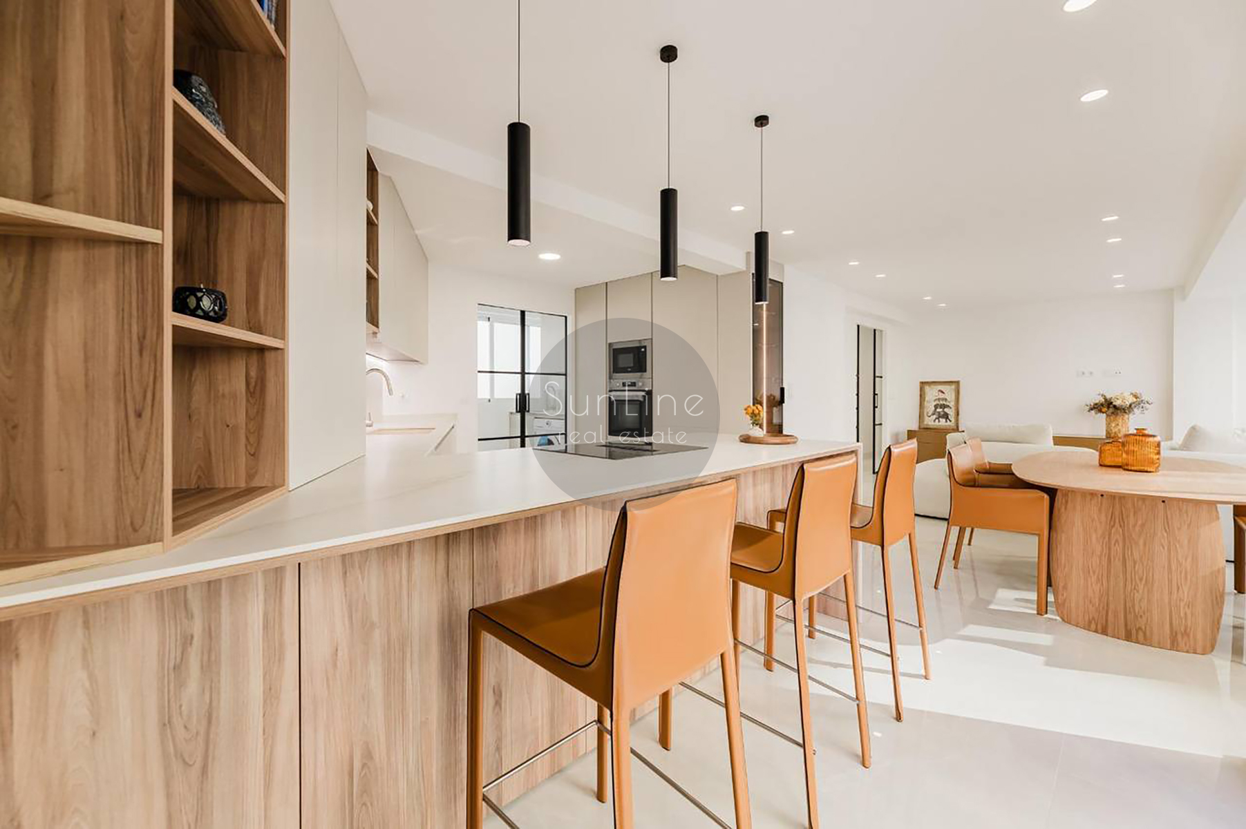 Sale of a 3-bedroom apartment with new renovation near Russafa