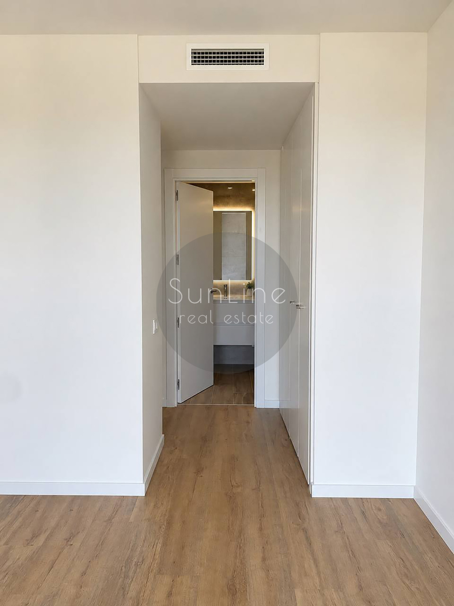 Renting a penthouse with two private terraces, garage and pool in Safranar