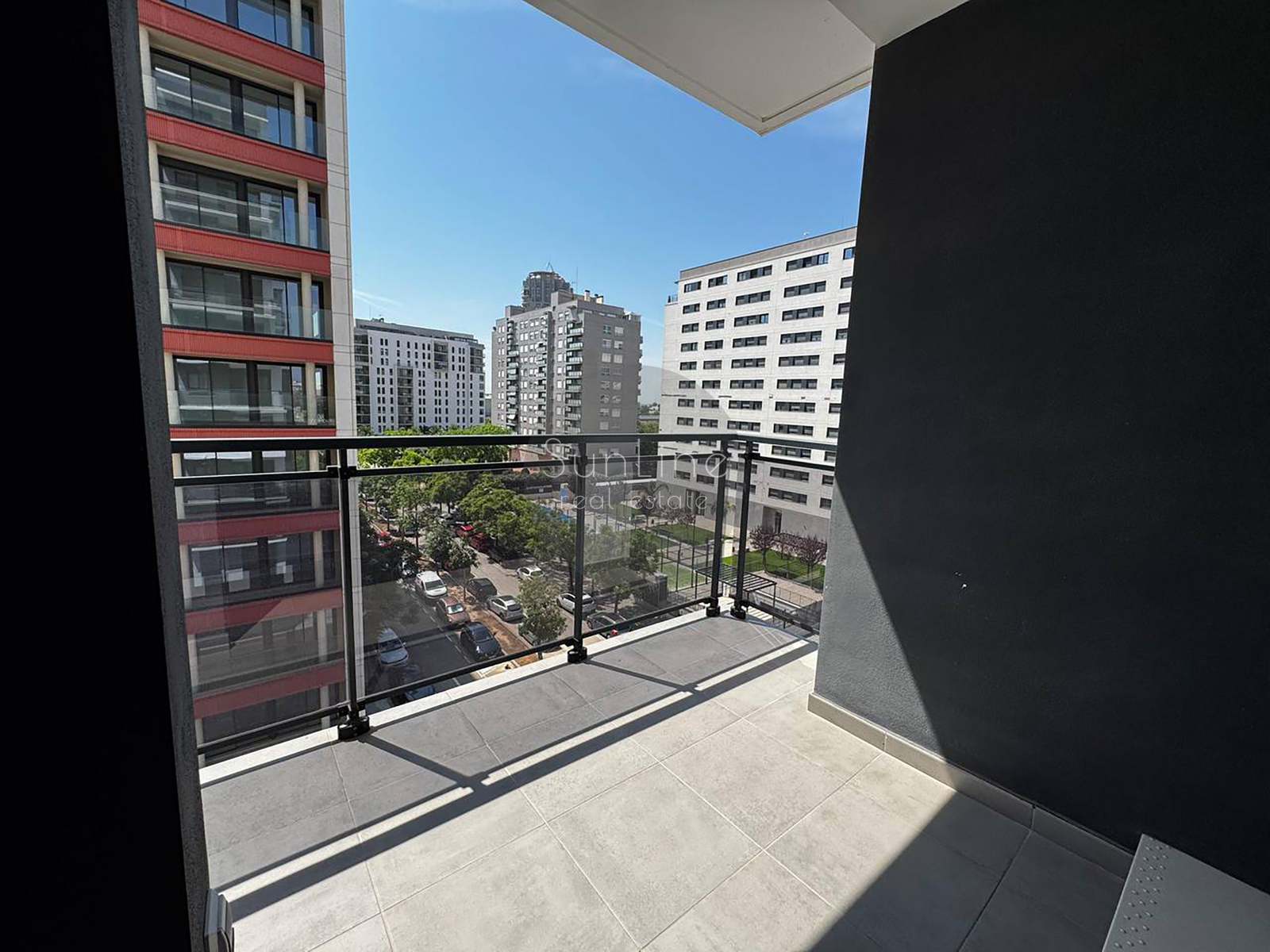 Bright modern apartment with a rooftop pool near the City of Arts and Sciences
