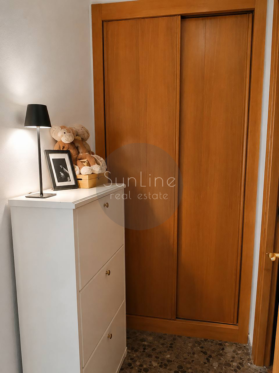 Apartment for sale with good renovation, three bedrooms and a terrace in a complex with a pool in Nou Campanar