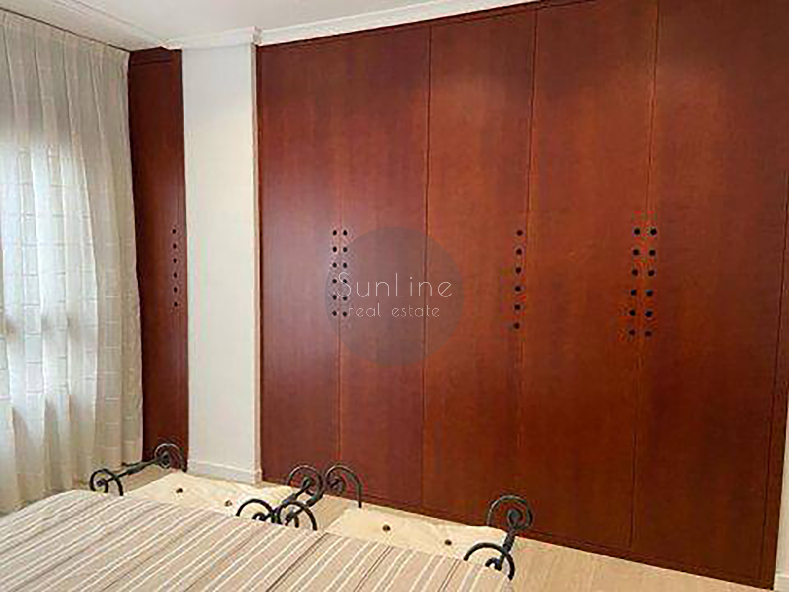 Apartment for rent with new renovation and modern furniture near Valencia's main attractions
