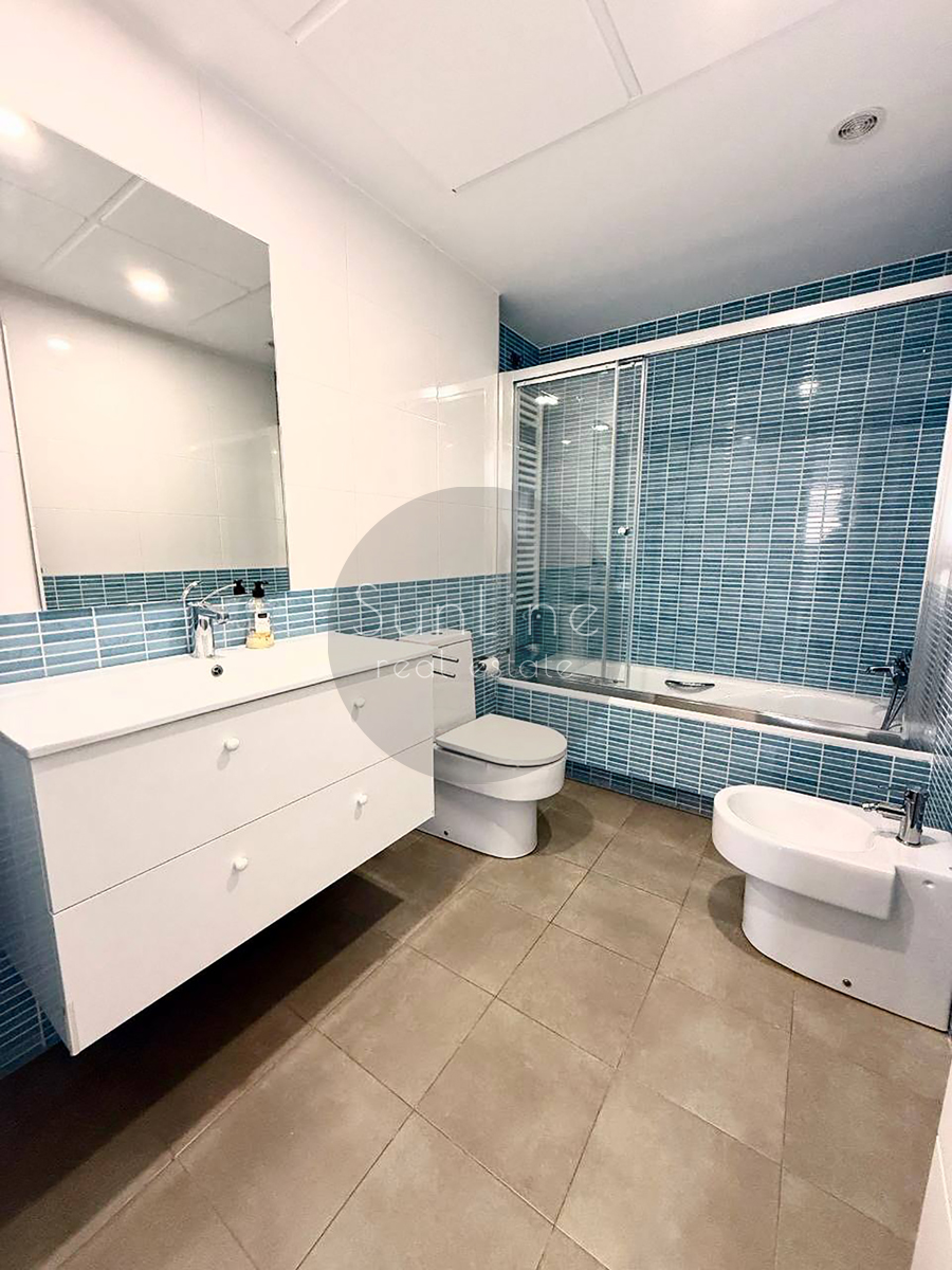 Renting a modern apartment with a pool a few minutes from downtown Valencia
