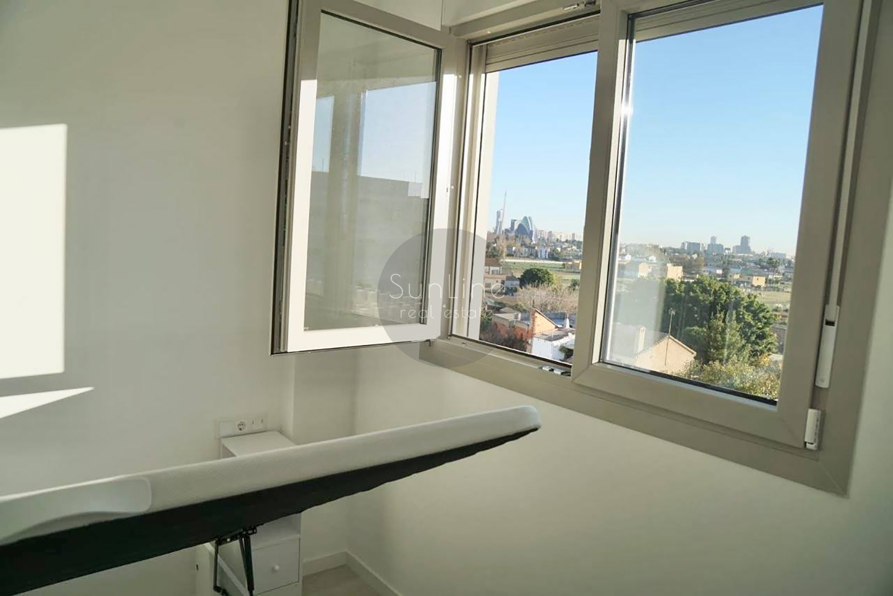 Rent of a modern apartment with a terrace and views of the City of Arts and Sciences