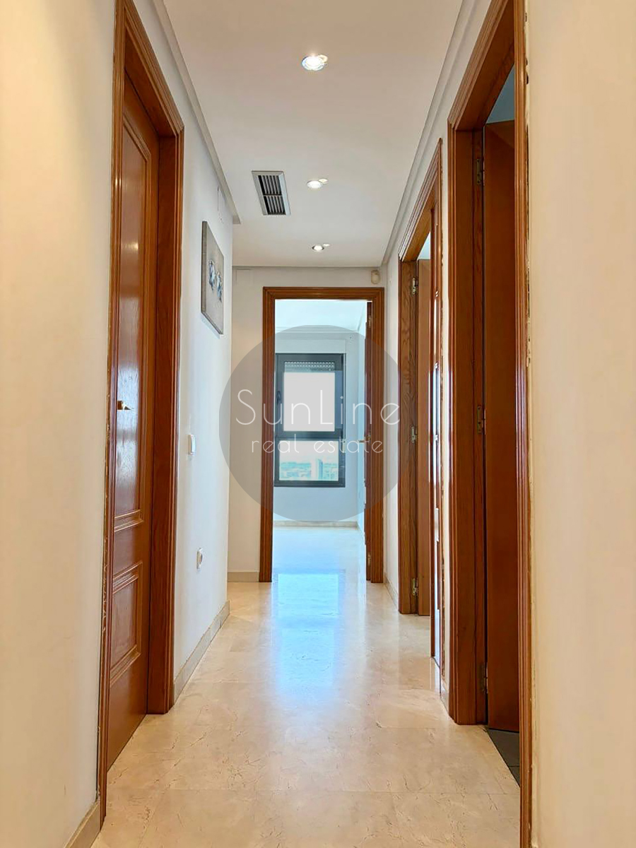 Rent of a bright apartment with a terrace, pool and parking near Turia parks