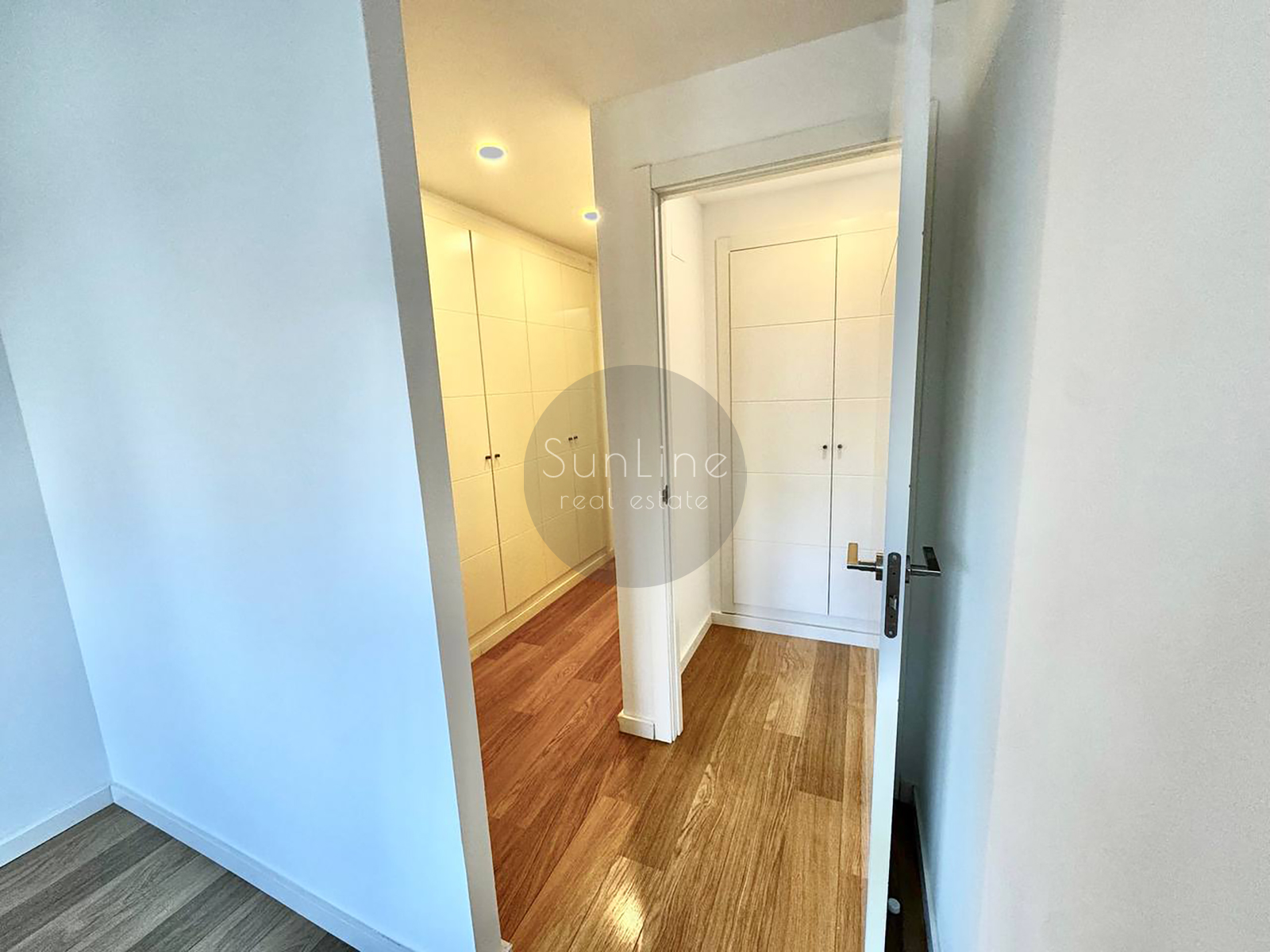 Renting a modern apartment with a pool a few minutes from downtown Valencia