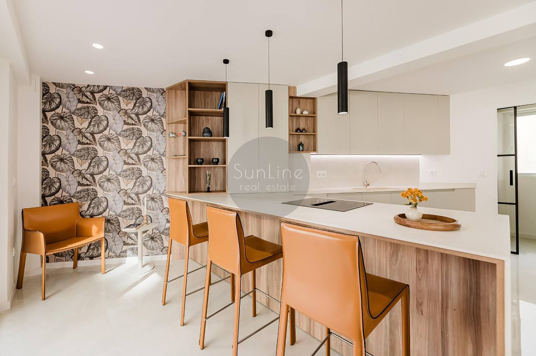 Sale of a 3-bedroom apartment with new renovation near Russafa