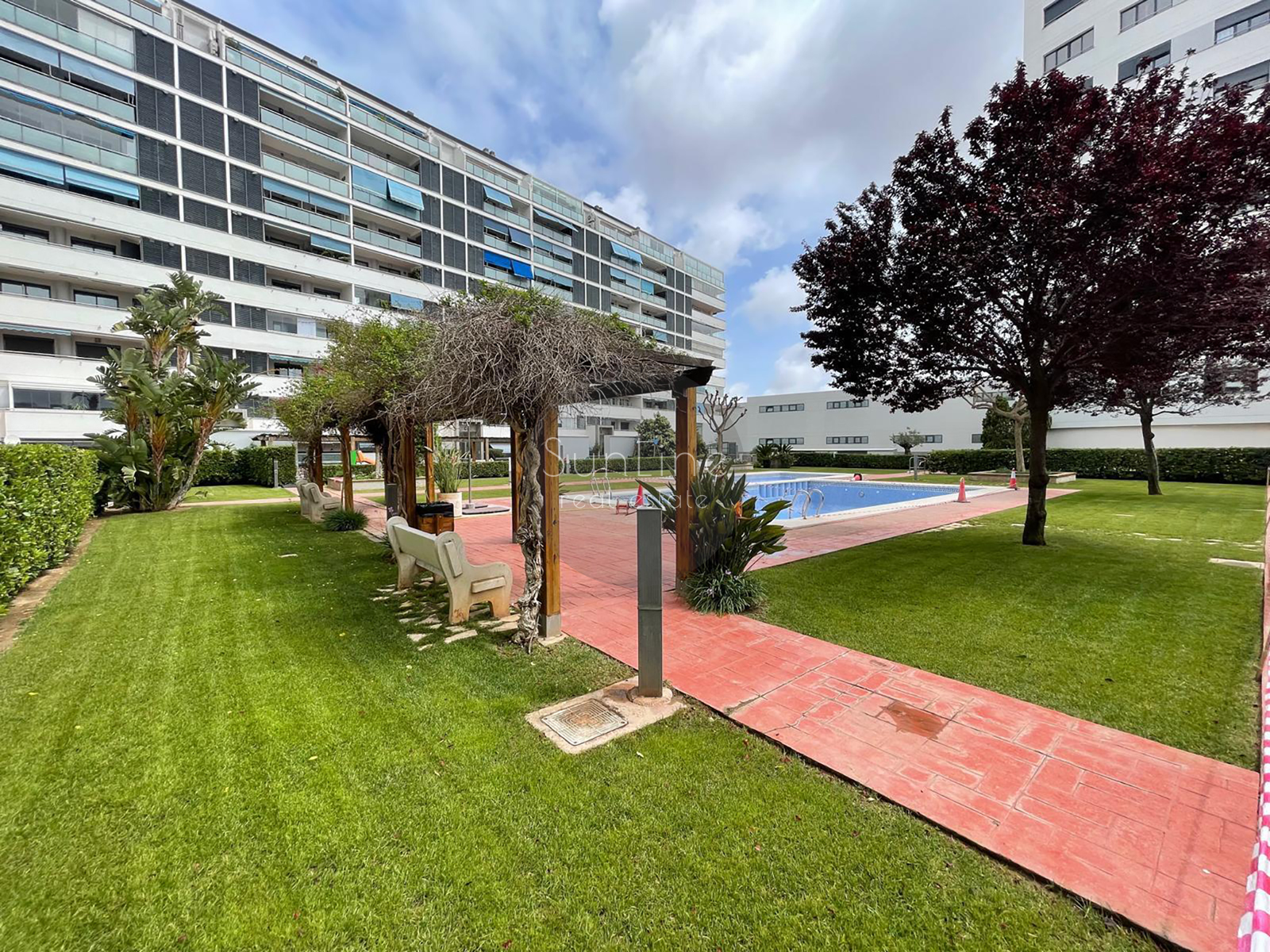 Apartment for rent with panoramic views of Turia Park and two terraces, parking included in the price