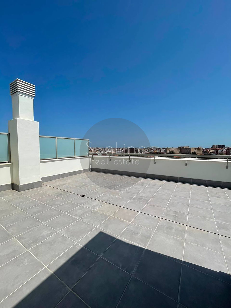 Renting a penthouse with two private terraces, garage and pool in Safranar