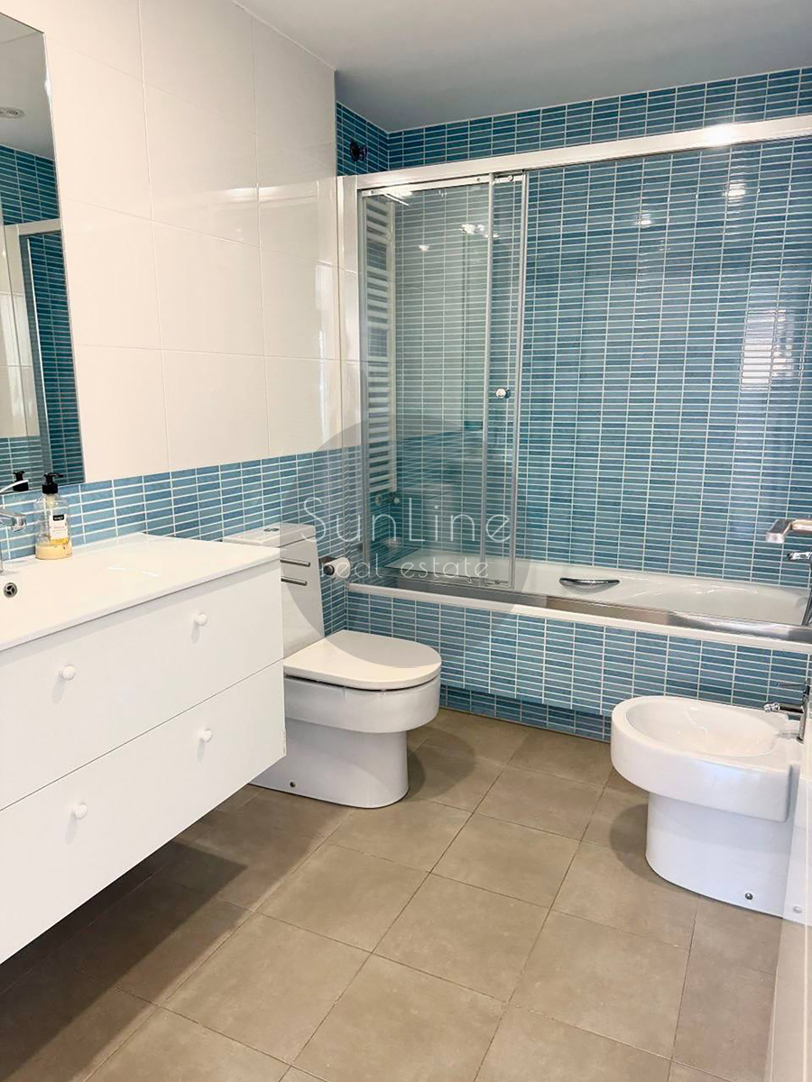 Renting a modern apartment with a pool a few minutes from downtown Valencia