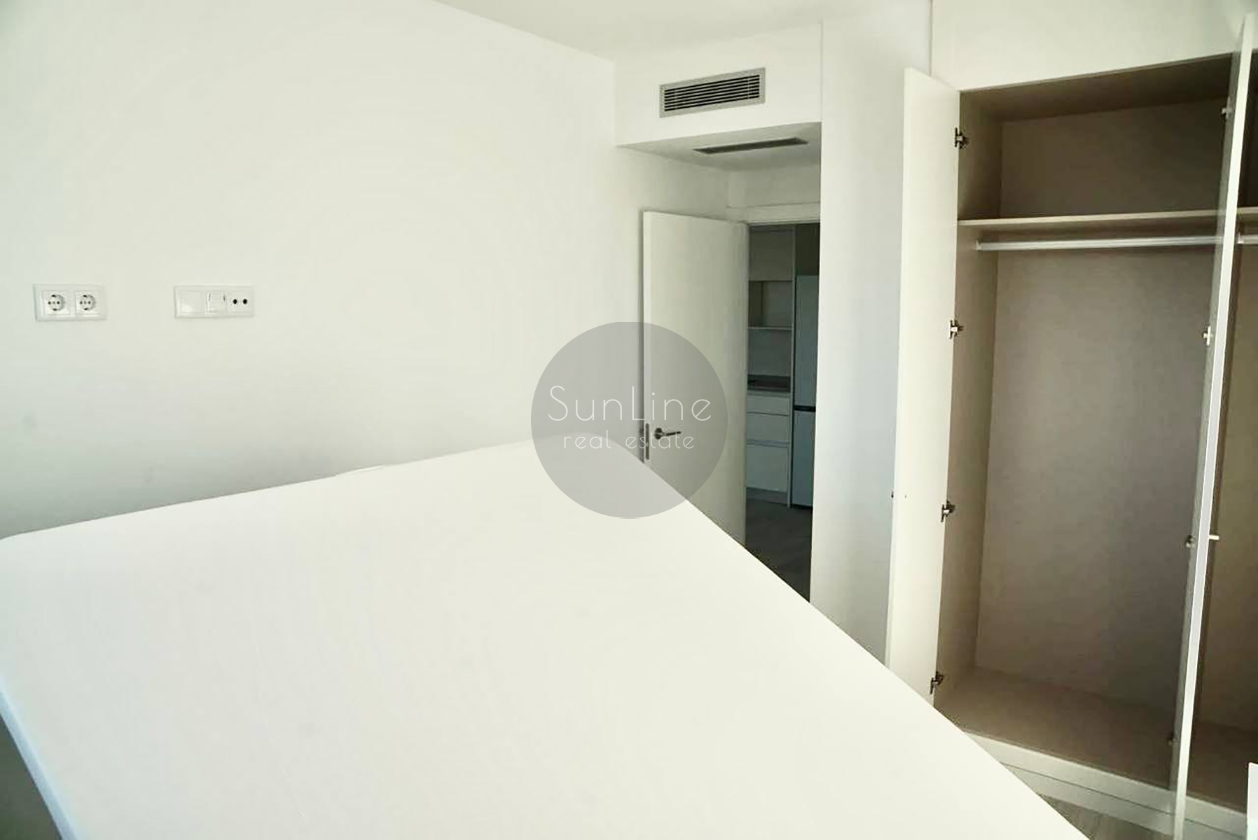 Rent of a modern apartment with a terrace and views of the City of Arts and Sciences