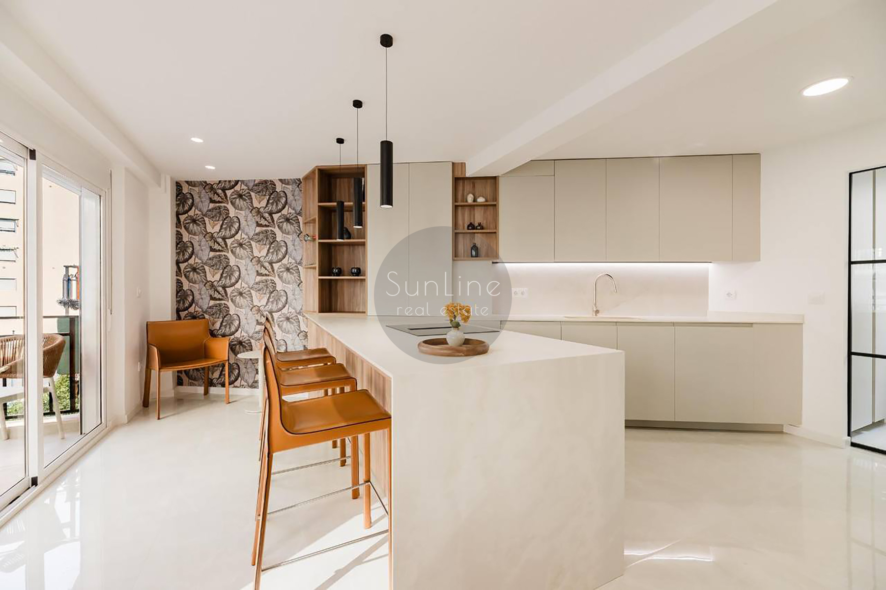 Sale of a 3-bedroom apartment with new renovation near Russafa