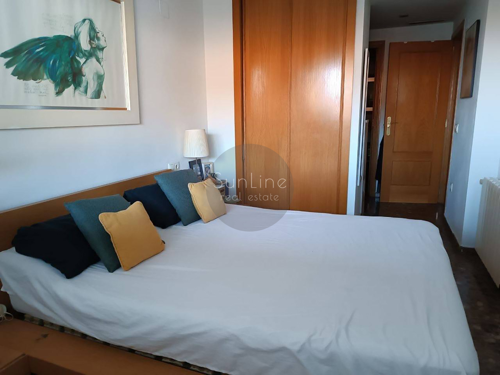 Apartment for sale with good renovation, three bedrooms and a terrace in a complex with a pool in Nou Campanar