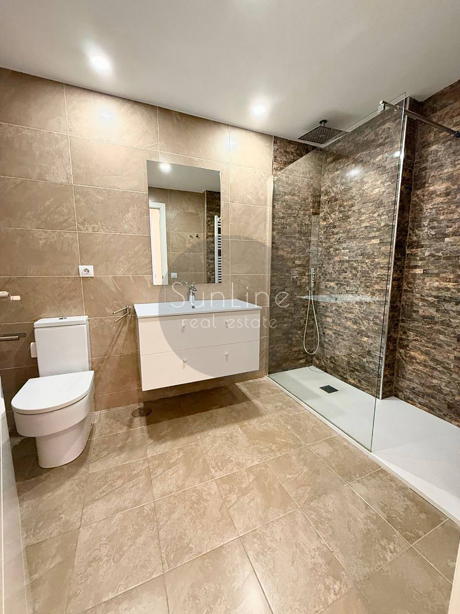 Renting a modern apartment with a pool a few minutes from downtown Valencia