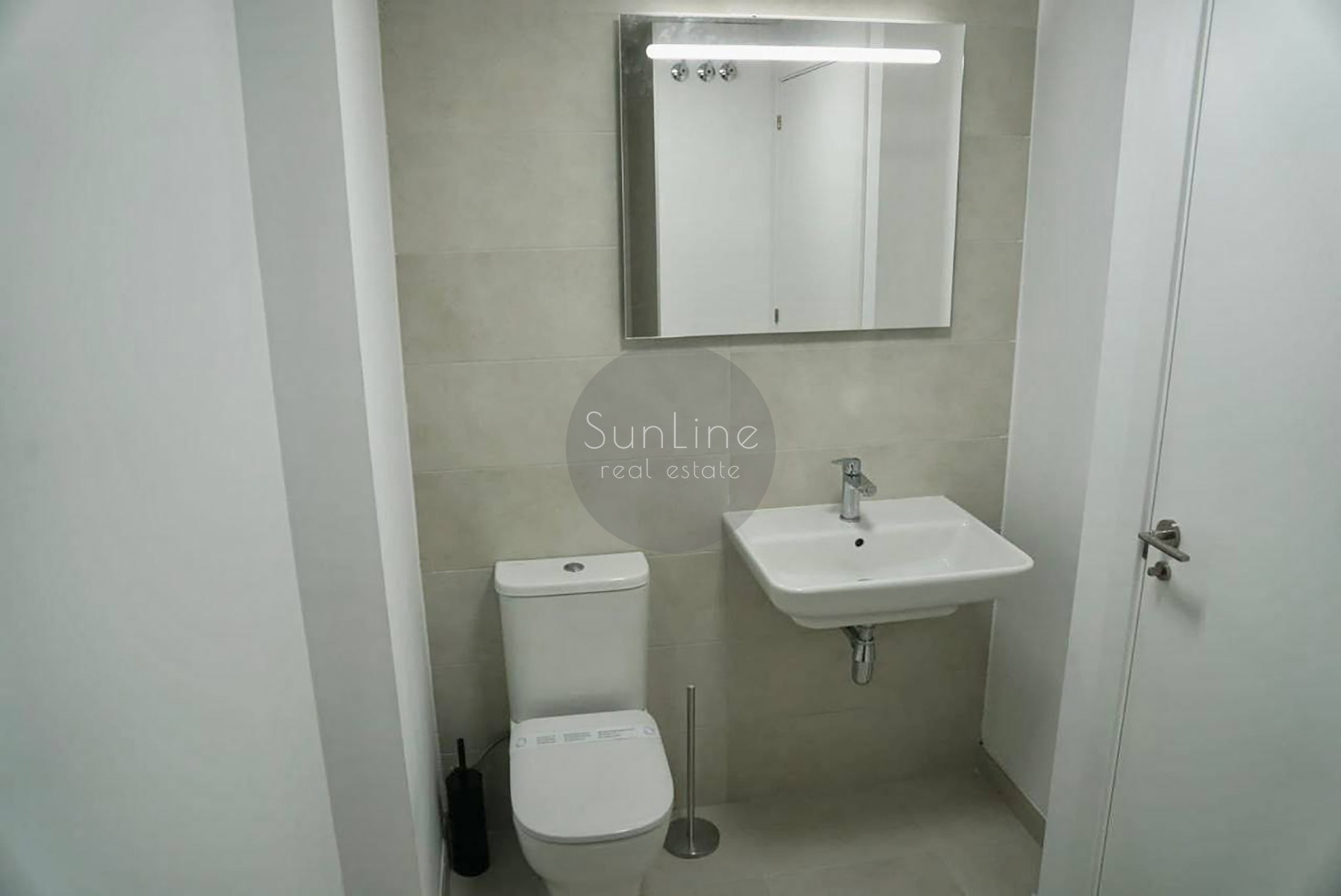 Rent of a modern apartment with a terrace and views of the City of Arts and Sciences