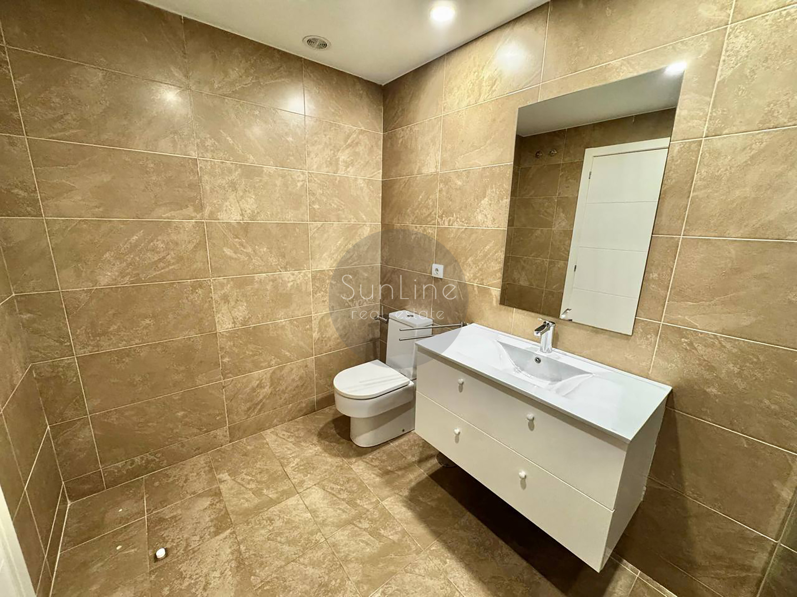 Renting a modern apartment with a pool a few minutes from downtown Valencia