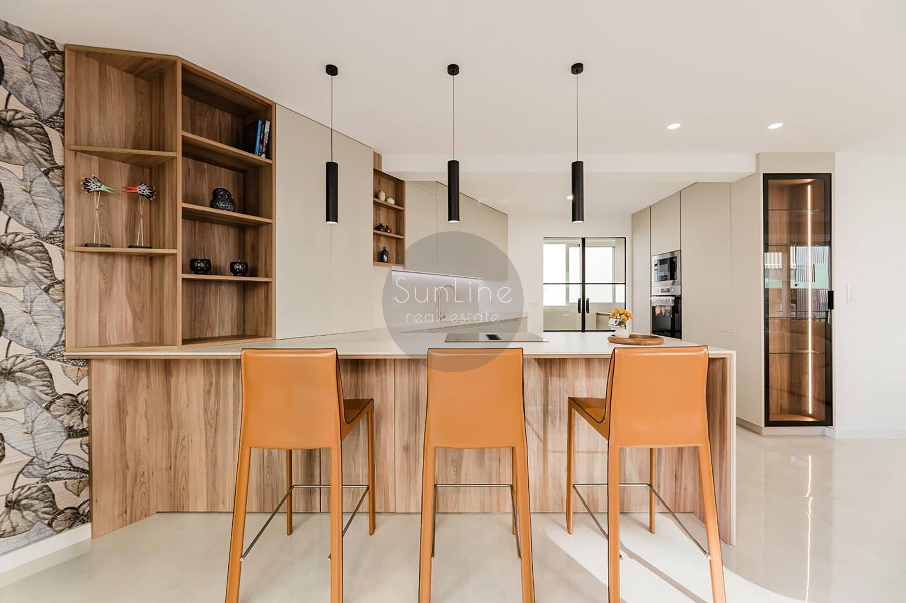 Sale of a 3-bedroom apartment with new renovation near Russafa