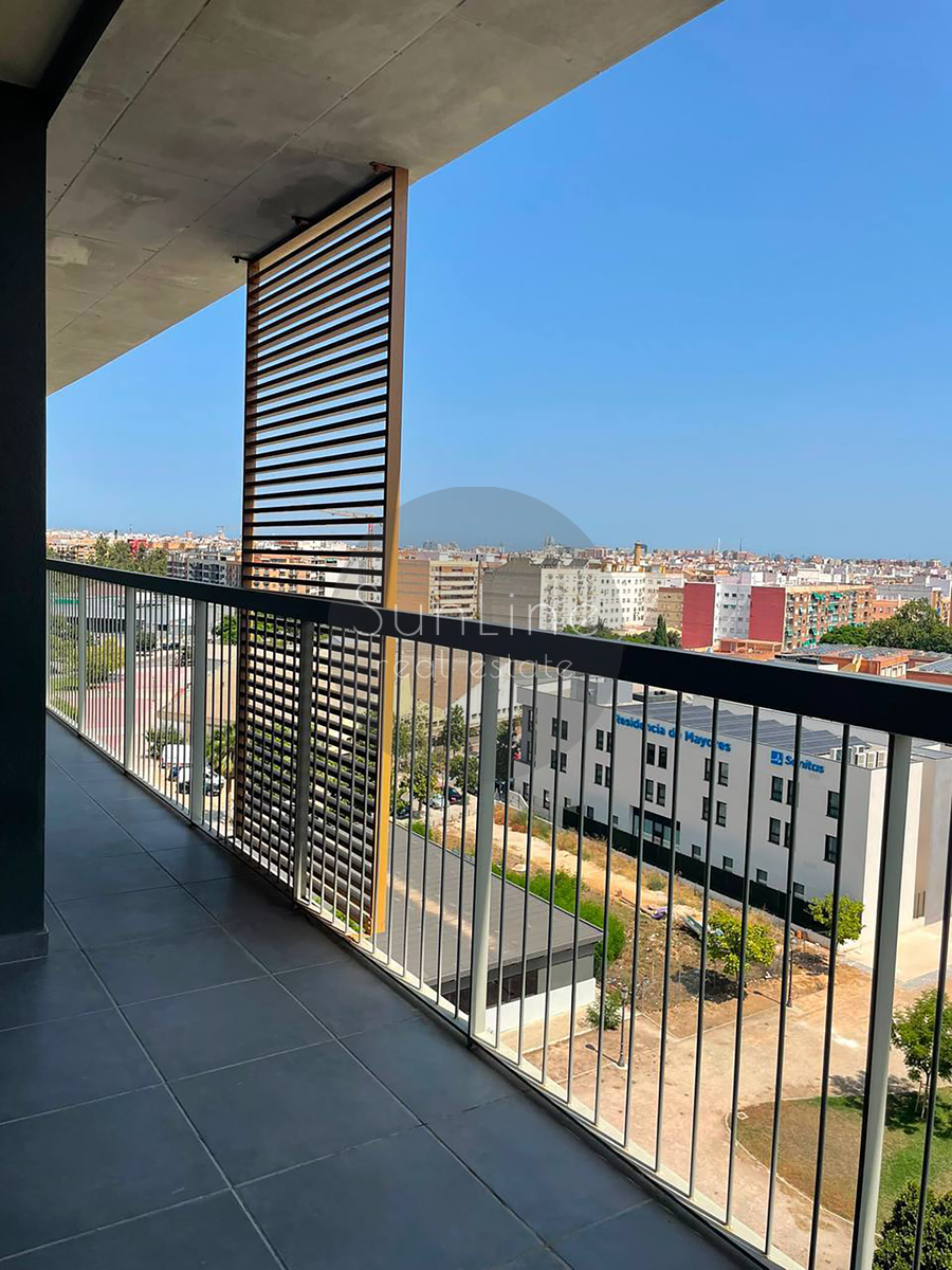 Renting a penthouse with two private terraces, garage and pool in Safranar
