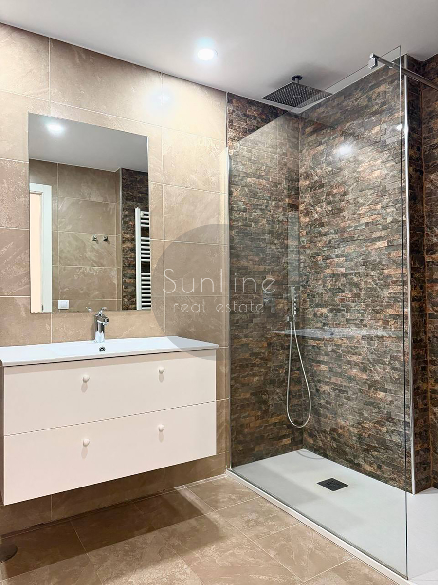 Renting a modern apartment with a pool a few minutes from downtown Valencia