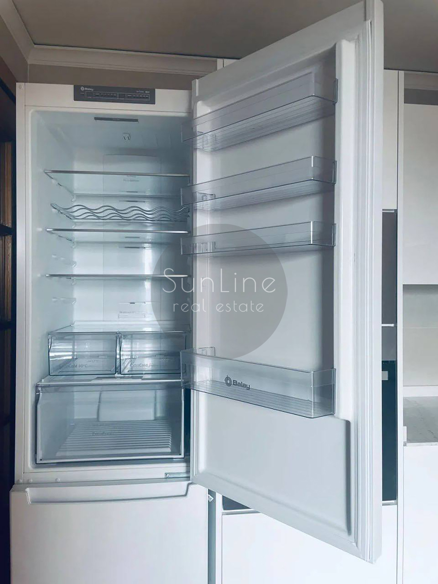 Rent of a spacious apartment with a balcony and a concierge in convenient Benimaclet