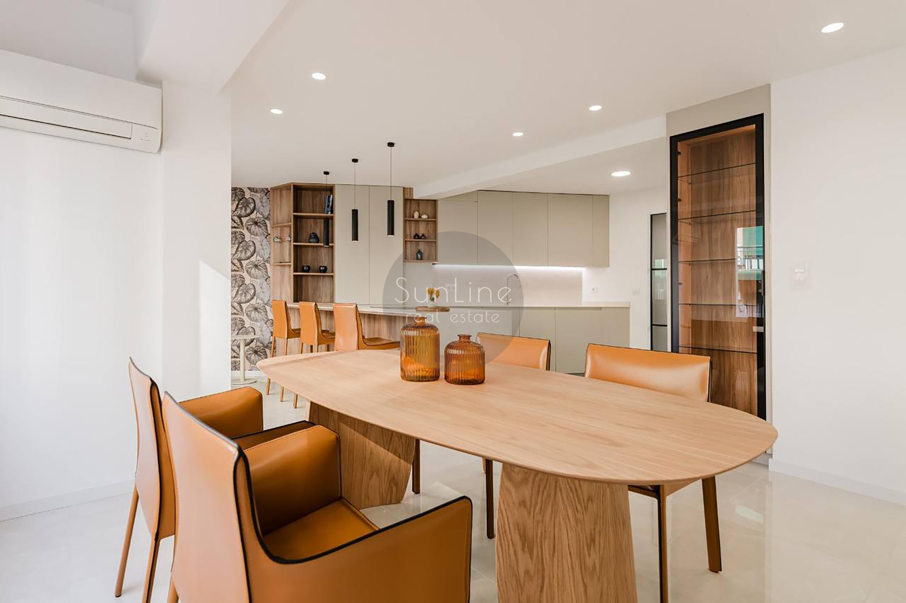 Sale of a 3-bedroom apartment with new renovation near Russafa