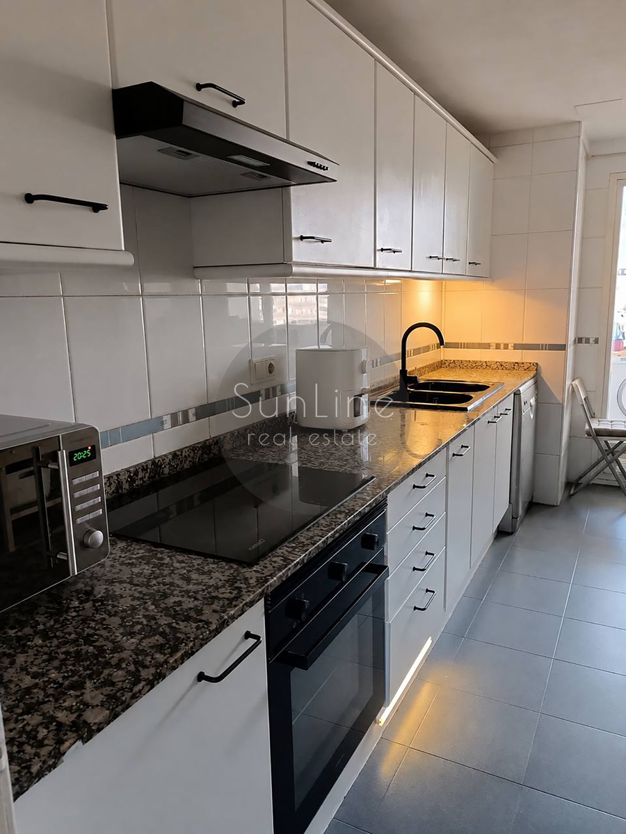 Apartment for sale with good renovation, three bedrooms and a terrace in a complex with a pool in Nou Campanar