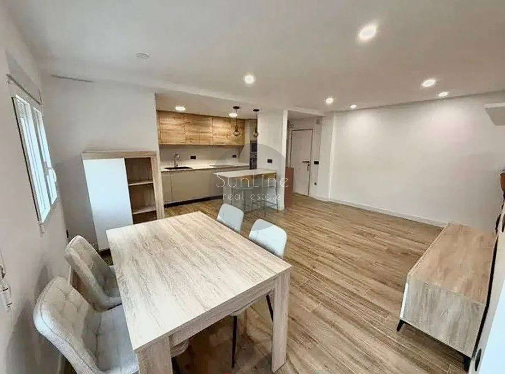 Rent of furnished housing with a terrace in a comfortable neighborhood of Valencia