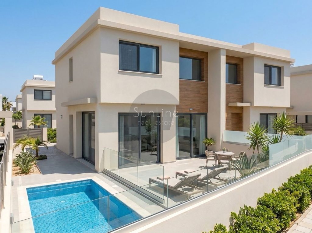 For Sale: 270 m² townhouse in excellent condition on the Costa Blanca coast