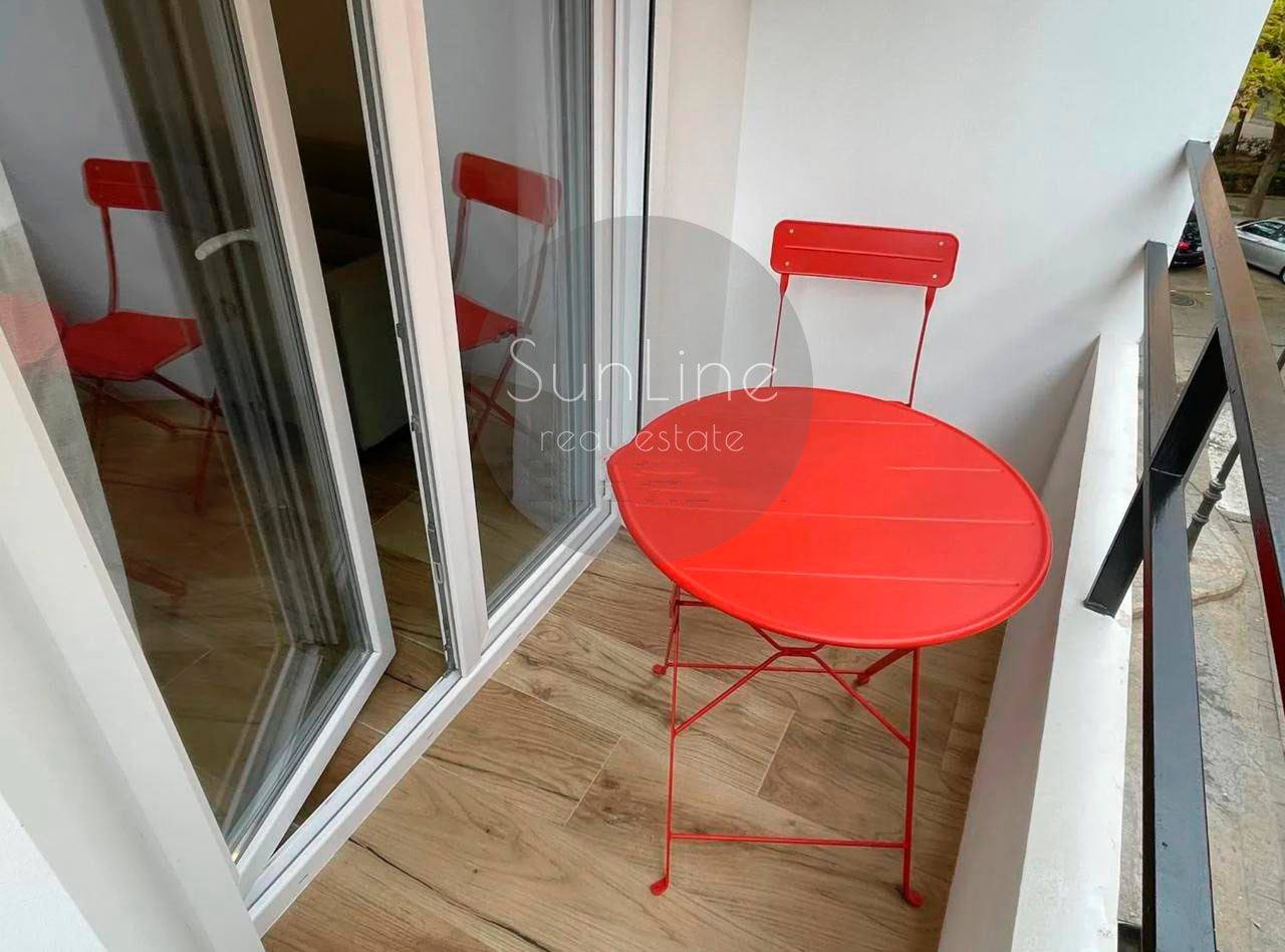Rent of a cozy three-bedroom apartment in a quiet Ciutat Fallera