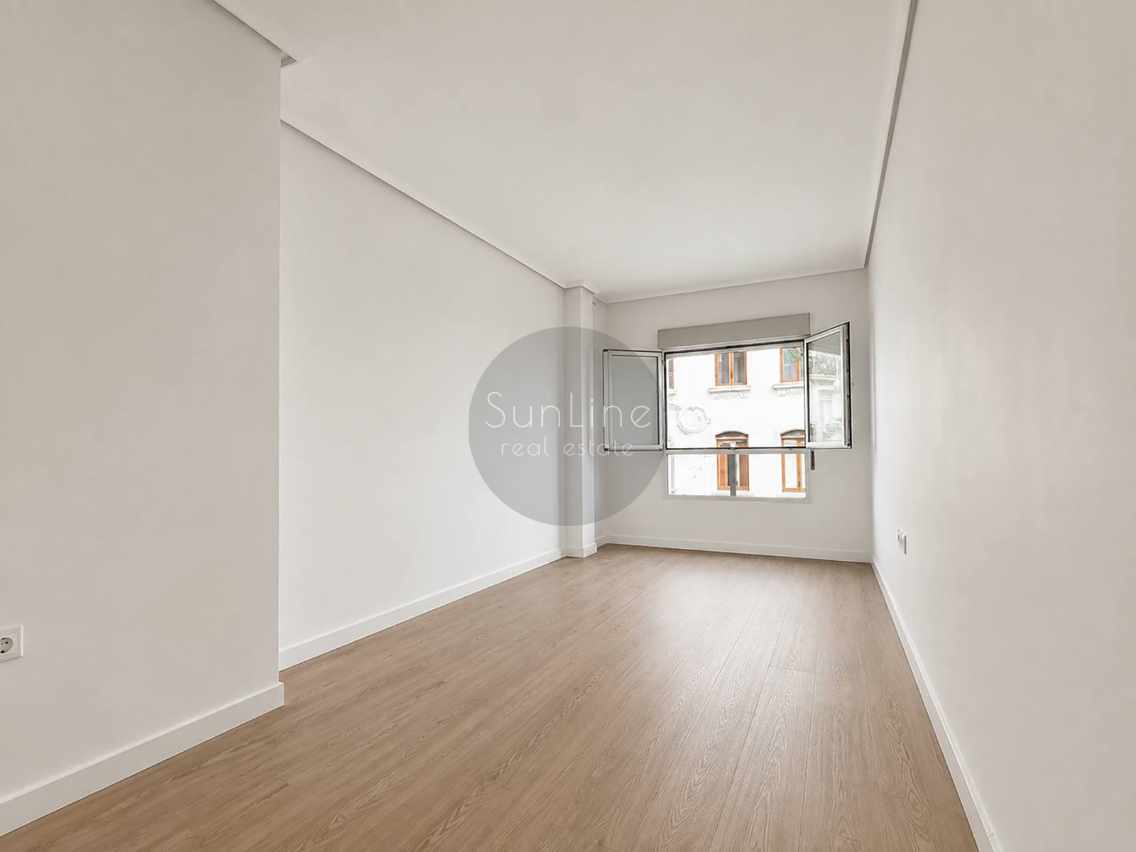 Renting a furnished apartment tailored to your taste with a balcony in a prestigious district
