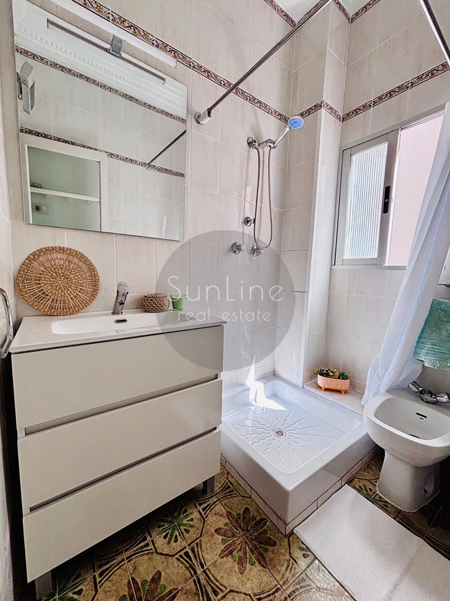 Renting a cozy three-bedroom apartment 5 minutes from Turia Park