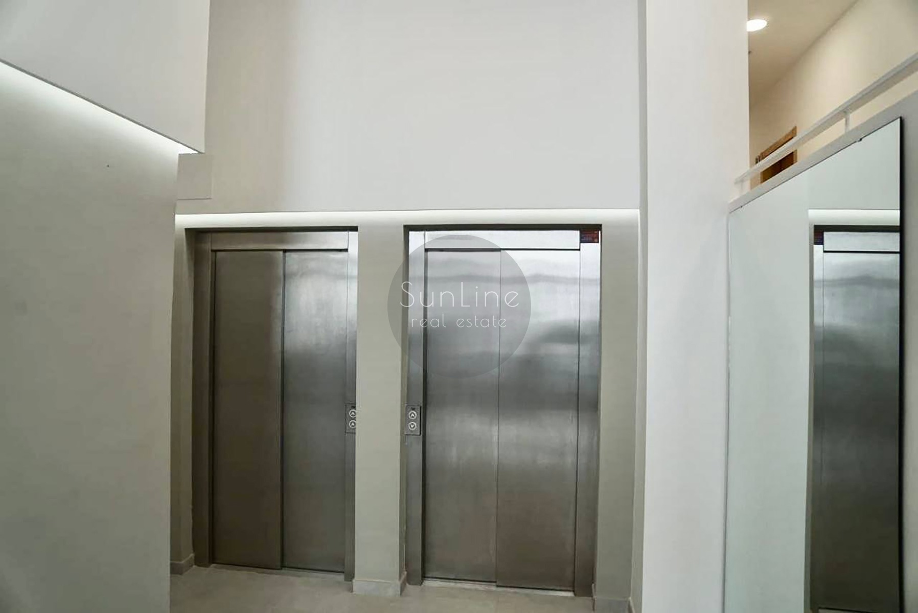 Rent of a modern apartment with a terrace and views of the City of Arts and Sciences