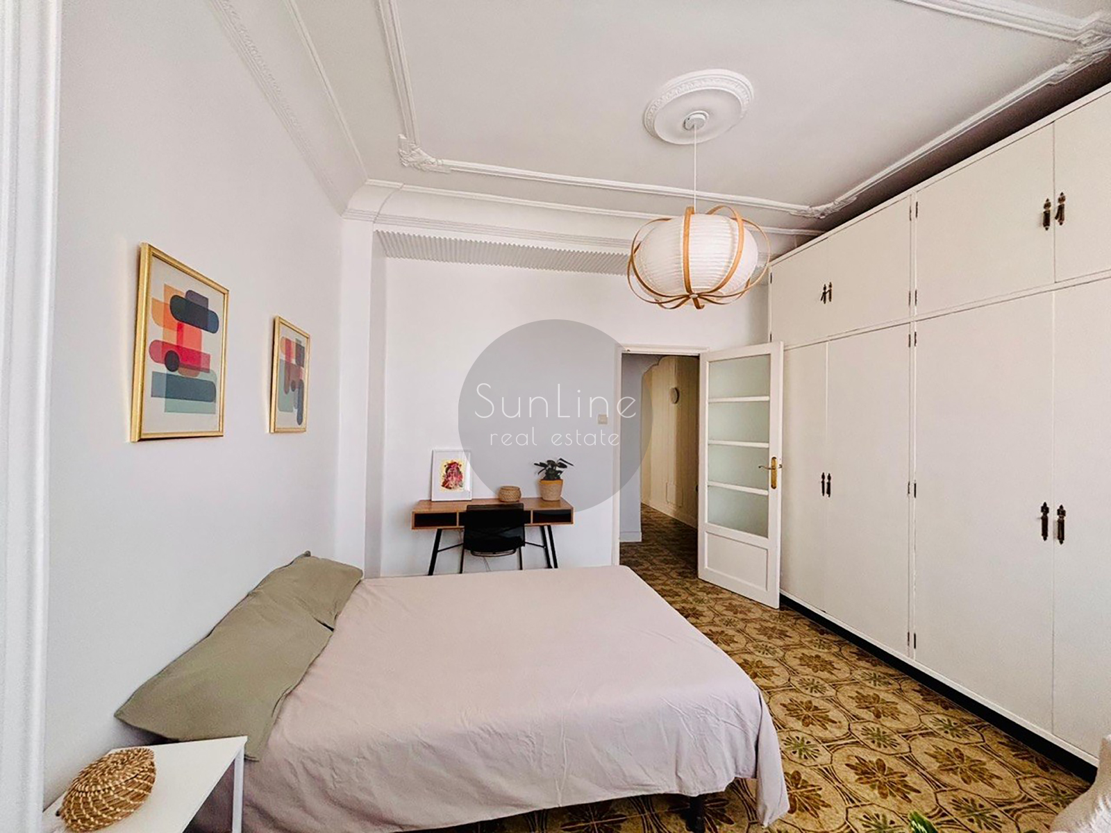 Renting a cozy three-bedroom apartment 5 minutes from Turia Park