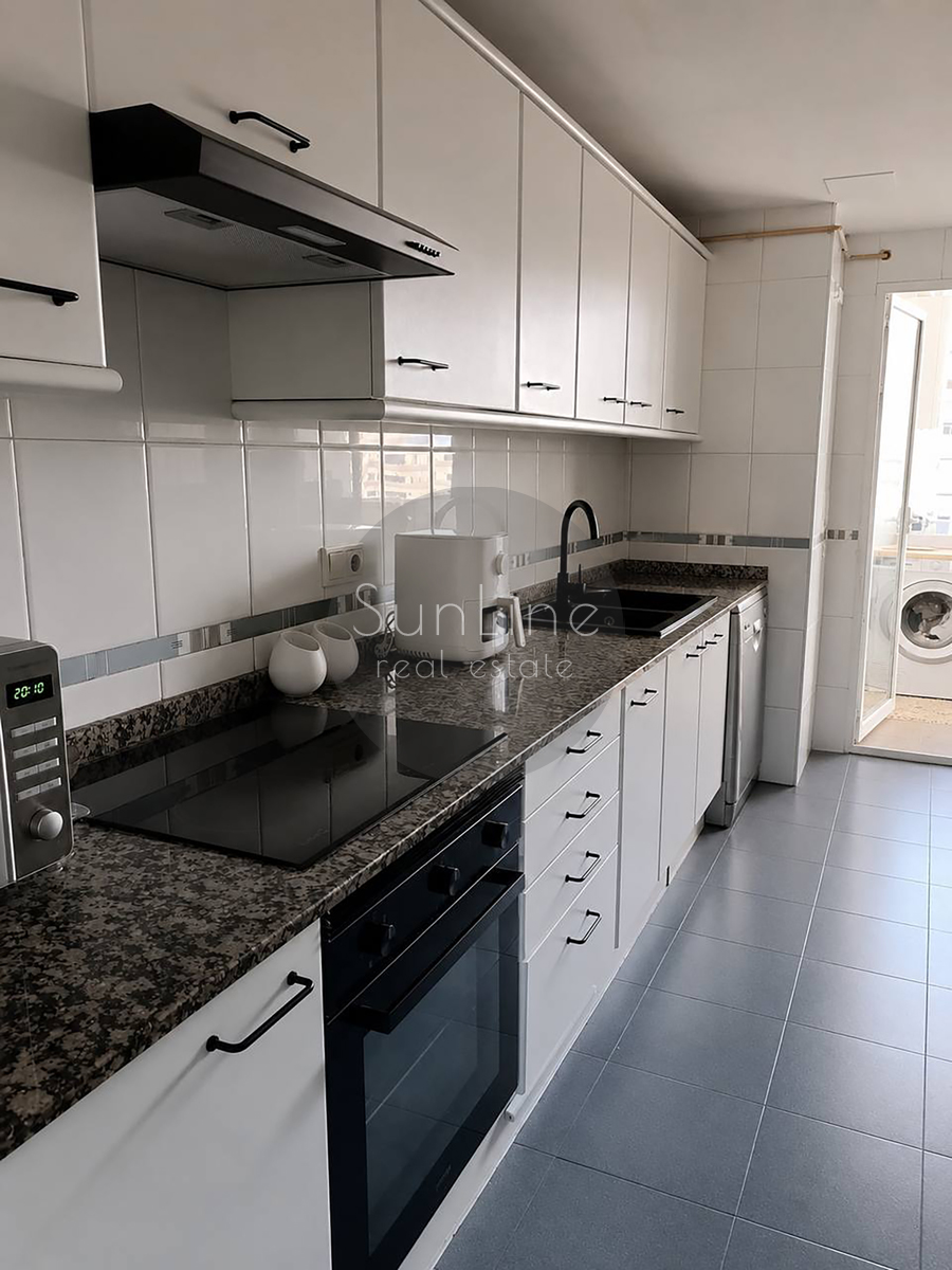 Apartment for sale with good renovation, three bedrooms and a terrace in a complex with a pool in Nou Campanar