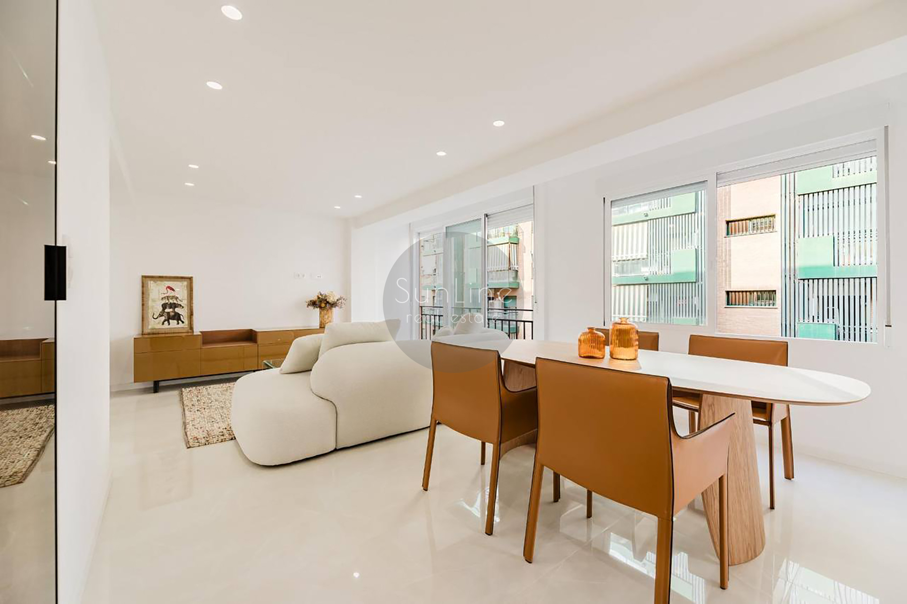Sale of a 3-bedroom apartment with new renovation near Russafa