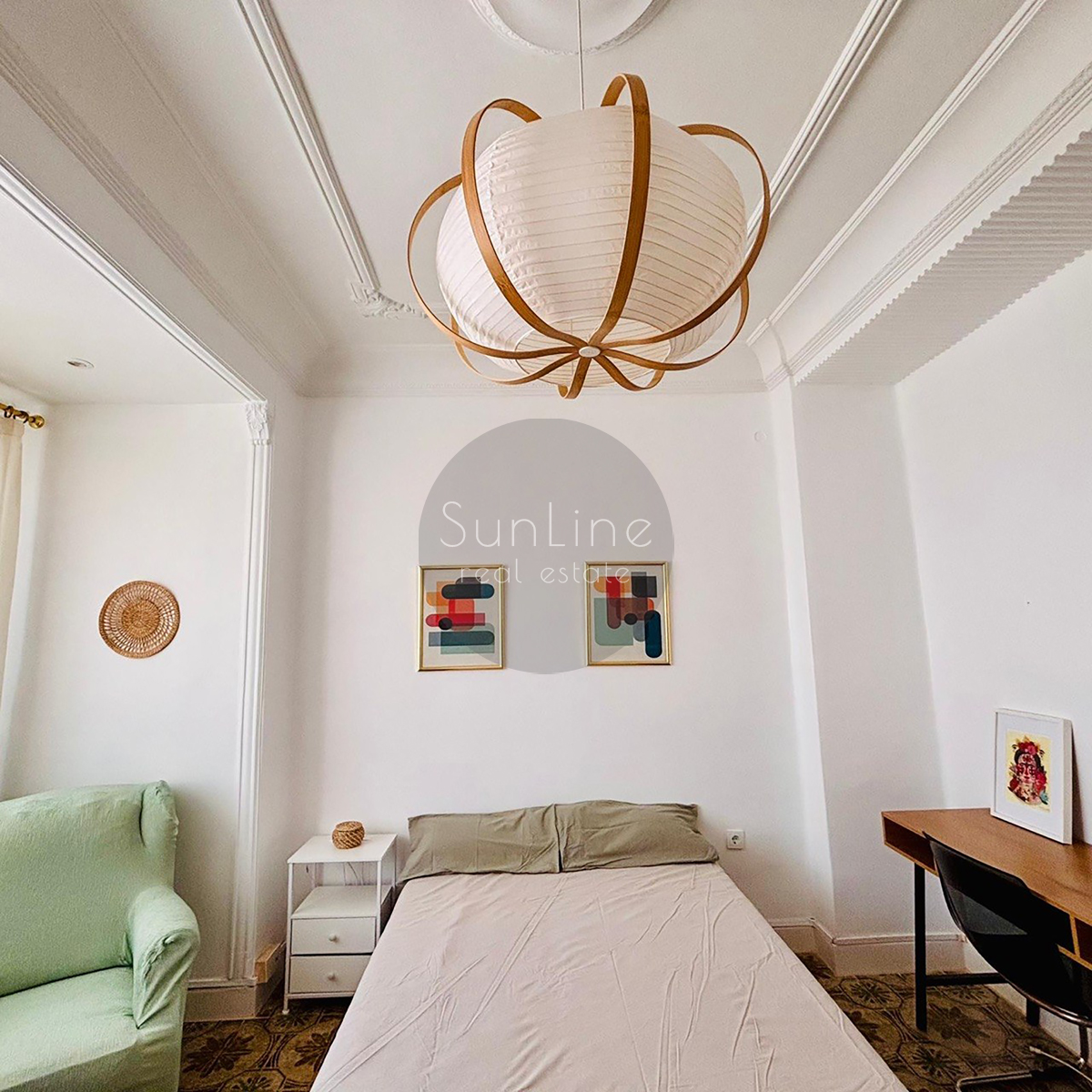 Renting a cozy three-bedroom apartment 5 minutes from Turia Park
