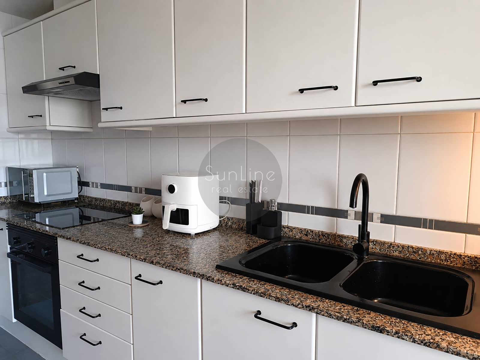 Apartment for sale with good renovation, three bedrooms and a terrace in a complex with a pool in Nou Campanar
