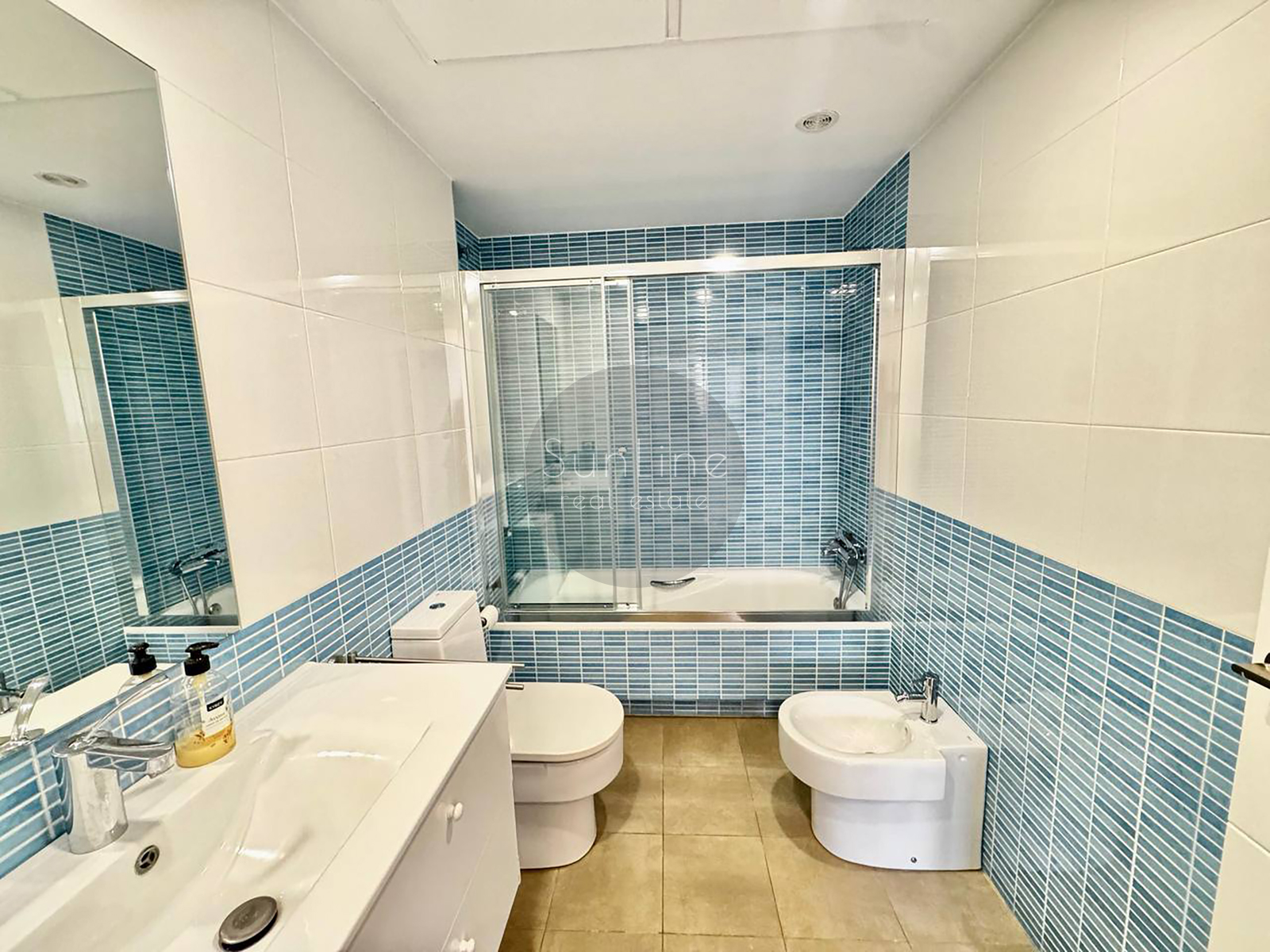 Renting a modern apartment with a pool a few minutes from downtown Valencia