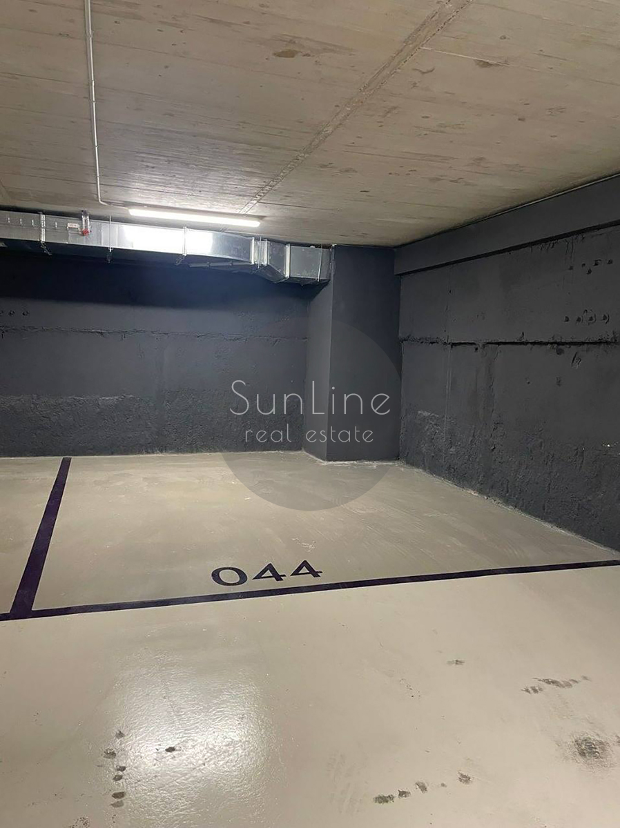Renting a penthouse with two private terraces, garage and pool in Safranar