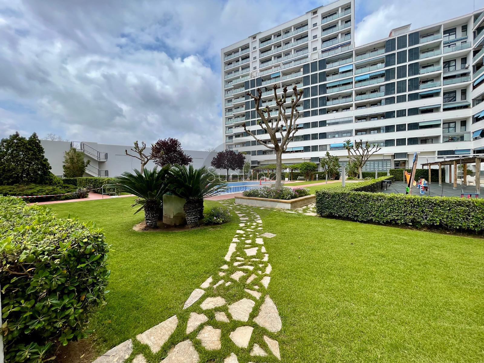 Apartment for rent with panoramic views of Turia Park and two terraces, parking included in the price