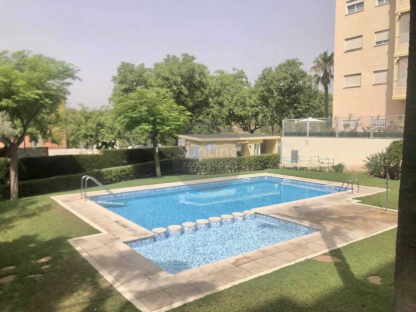 Apartment for sale with terrace, two bedrooms, pool, garage and storage room in Valterne, Paterna