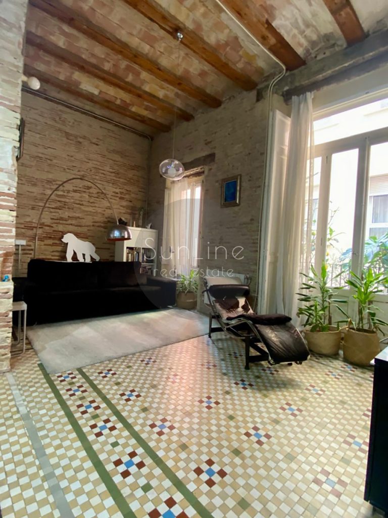 Alquiler de un apartamento de dos dormitorios y terraza en la azotea en el corazón de Valencia