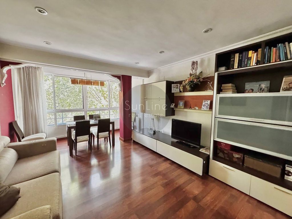 Sale of bright updated housing with two bathrooms, a good option for family and investment