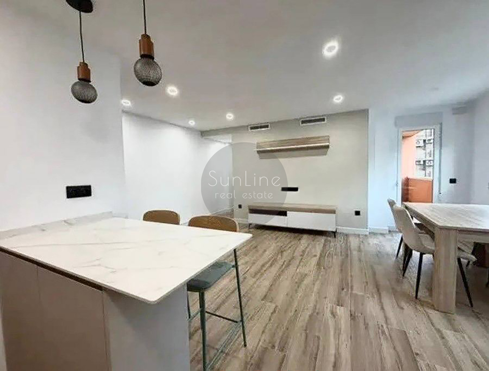 Rent of furnished housing with a terrace in a comfortable neighborhood of Valencia